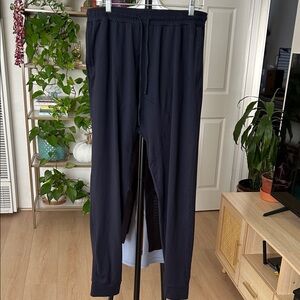 Men’s ALO Yoga Joggers. Size Large. 30” inseam. Navy.